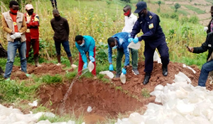 Inzego z'ubuyobozi, iz'umutekano n'abaturage bafatanyije mu kumena ibyo biyobyabwenge