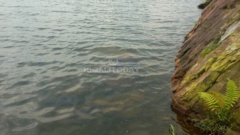 Ibuye ngo riri muri ayo mazi niryo ba nyakwigendera bari bahagazeho bari gusenga