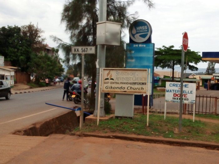 Aho hasigaye icyapa kimwe kiranga imihanda yo muri karitsiye mu gihe byari bibiri