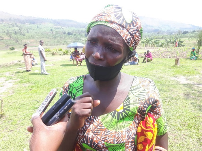 Bamwe mu bagize ingo baravuga ko hari abo bashakanye cyangwa abana babo babahemukira ku buryo badakwiye kubarurirwa mu cyiciro kimwe cy'ubudehe