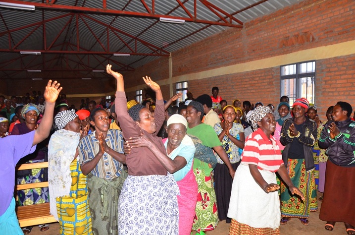 Ibyishimo byabarenze bamwe bagera aho gufata bagenzi babo ngo badakora impanuka
