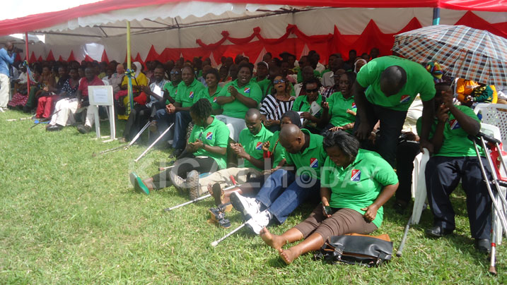 Aha bakomeraga amashyi umuvugo wari urimo ubutumwa busaba guhindura Itegeko Nshinga.