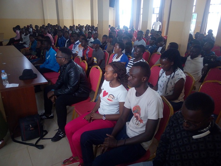 Icyo gikorwa cyitabiriwe n'urubyiruko rwiga n'urwifuza kwiga imyuga