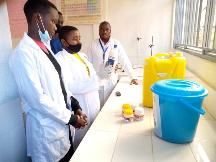 Abana barasobanura akamaro k'ifumbire bakora