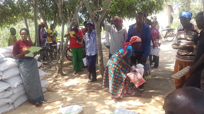 Abahabwa inyongeramusaruro na Tubura bishyura gacye gacye kugeza amafaranga ashizeyo