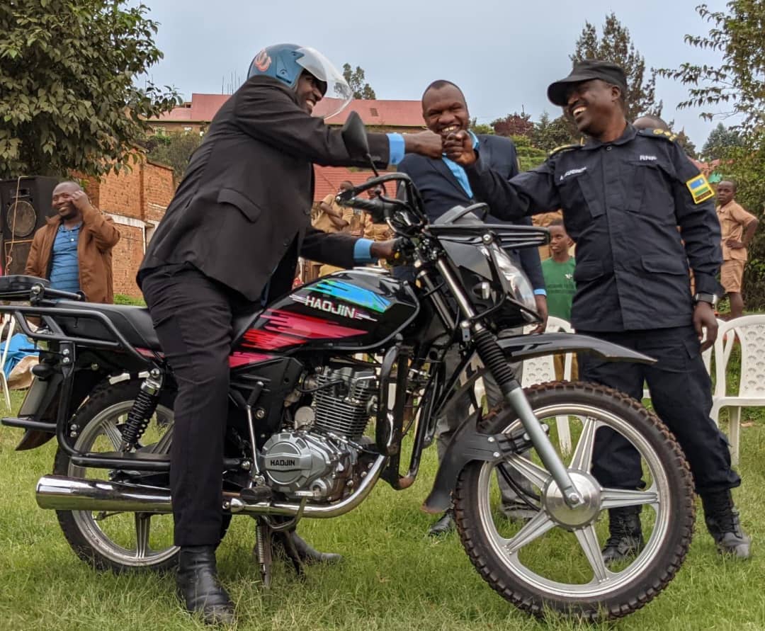 Igihembo cya Moto bahawe ku bwo kwita ku isuku no kurwanya imirire mibi, kizabafasha kuzuza n