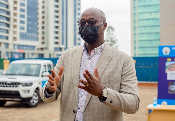 Umuyobozi w'Umujyi wa Kigali, Pudence Rubingisa, yasabye abantu bose kutadohoka ku kwirinda Covid-19