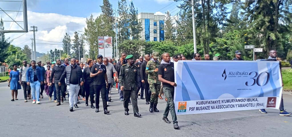 Igikorwa cyo Kwibuka ku nshuro ya 30 Jenoside yakorewe Abatutsi, cyabanjirijwe n'urugendo rwakozwe n'abikorera bo mu Karere ka Musanze berekeza ku Rwibutso rwa Jenoside yakorewe Abatutsi rw'Akarere ka Musanze