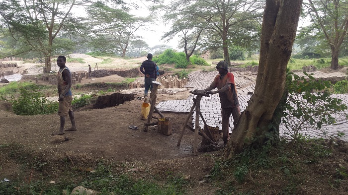 Kubumbira mu gishanga biracyakorwa ndetse bakananikamo amatafari