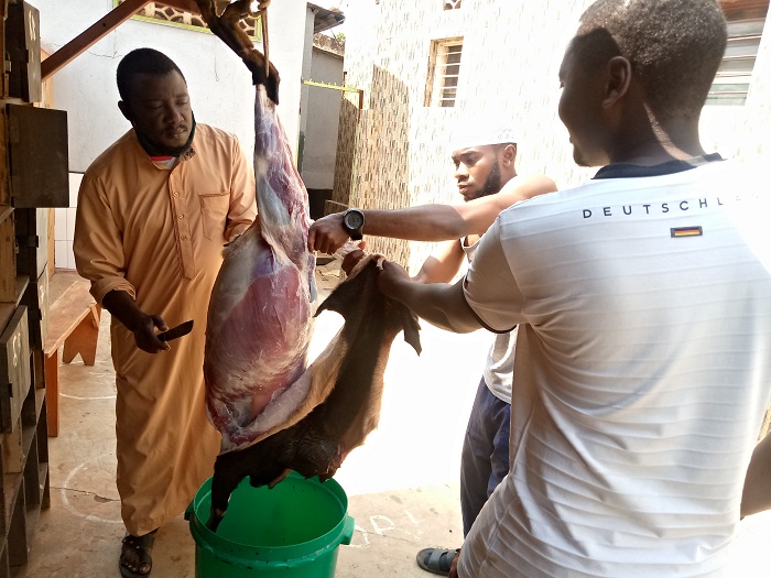 Abayisilamu babishoboye kuri uyu munsi batanga igitambo