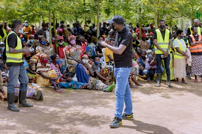 Umuyobozi w'Akarere ka Kayonza, Nyemazi aganira n'abaturage ku ngingo zitandukanye