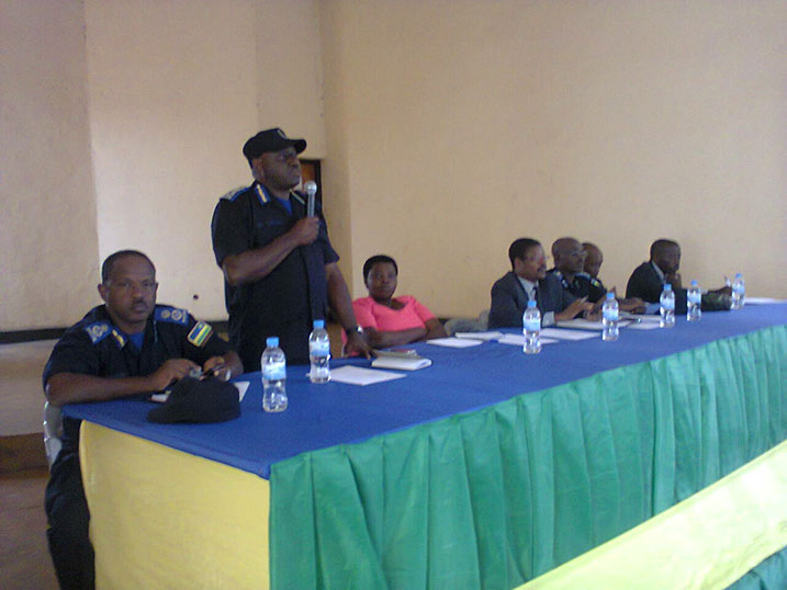 IGP Gasana yasabwe abakozi kudatinya gusobanura ibyo bakoze n