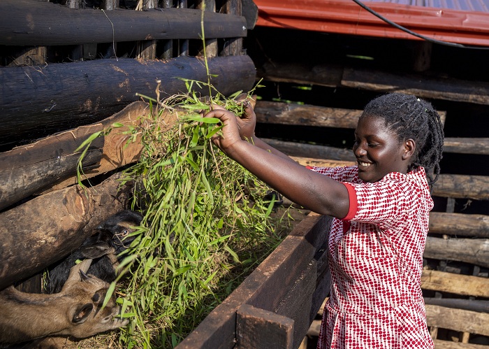 Yishimira kuba asigaye akundwa n'ababyeyi be