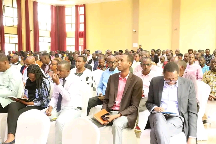 Kuba ubusanzwe Abayobozi b'Imidugudu bagira akandi kazi, hari igihe hari ibibisoba ariko ngo ikaye y'inshingano izajya yandikwamo buri kintu kireba Umudugudu