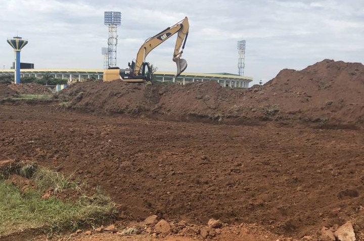 Ibibuga by'inyuma ya Stade Amahoro byarasenywe, ubu hatangiye imirimo yo kubaka Stade nto izajya iberamo imikino y'amaboko