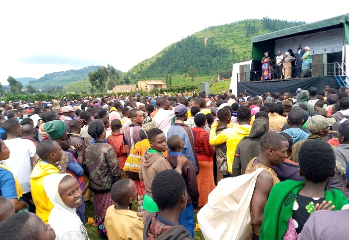 Hifashishijwe uburyo bw'ikinamico mu gusobanurira abaturage akamaro k'Ubutabera bwunga