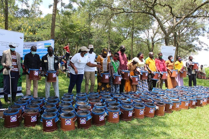 Umushinga AREECA watanze imbabura ku baturage batishoboye 