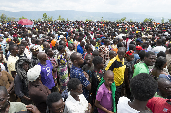 Imbaga y'abantu yari yitabiriye umuganda