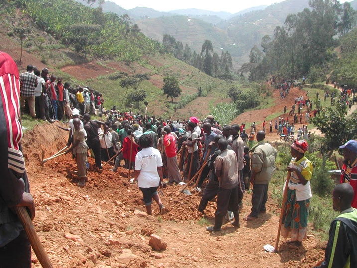 Barasabwa kujya bitabira umuganda kuko ufasha mu bikorwa remezo.