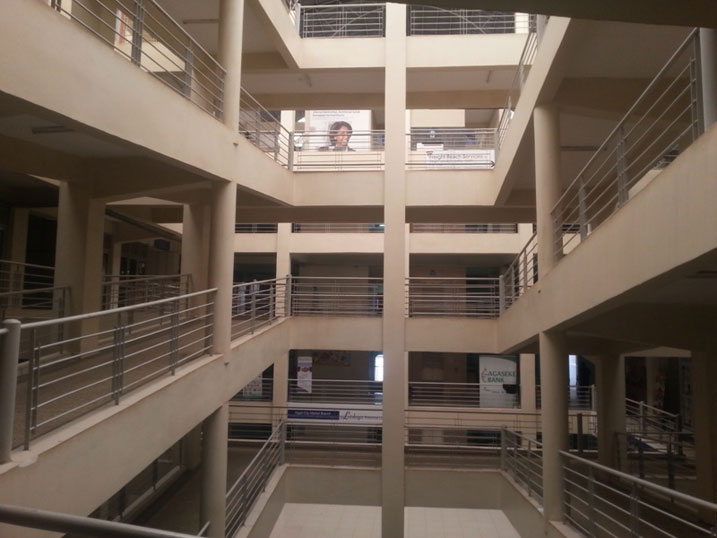 Imbere mu isoko rya kijyambere rya Kigali ho nta n'inyoni itamba.