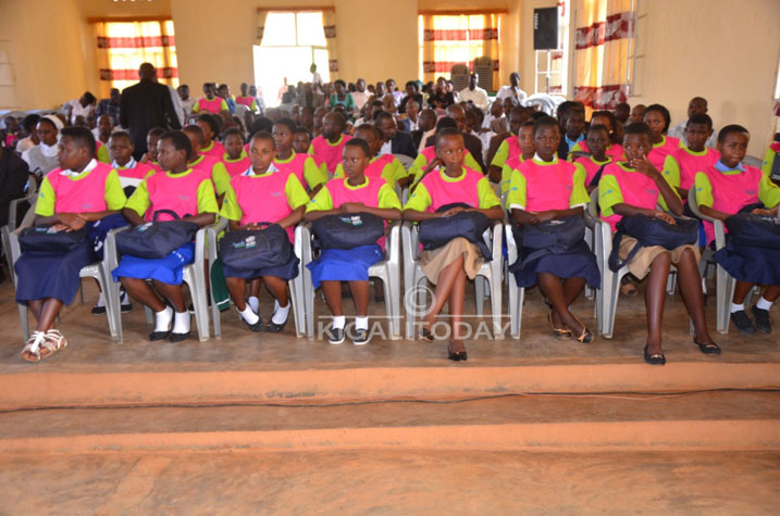 Inkubito z'Icyeza zahembwe na Imbuto Foundation kubera gutsinda neza mu ishuri