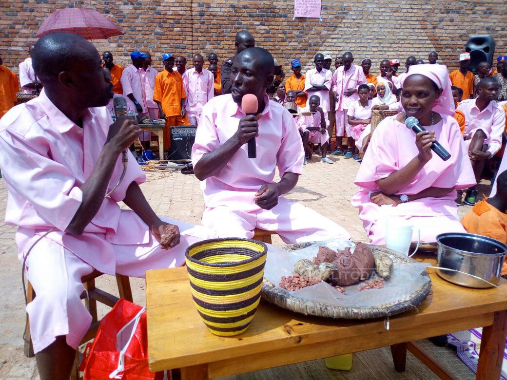 Bizihije umuganura basangira umutsima w'amasaka, ibijumba n'ibishyimbo 