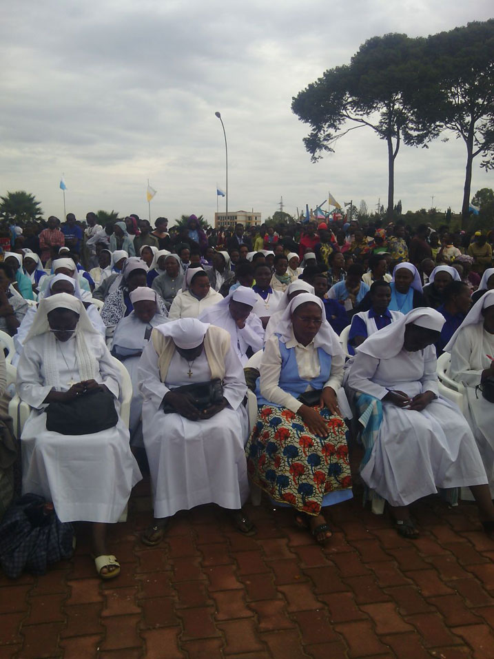 Abihaye Imana batandukanye nabo bitabiriye umuhango.