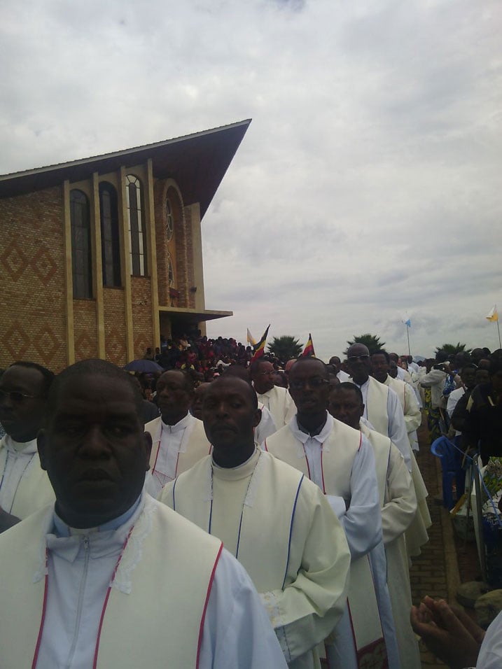 Abapadiri benshi bitabiriye umuhango.