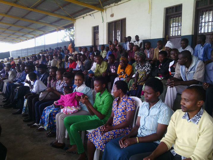 Abaturage bitabiriye gukurikirana urubanza ari benshi.