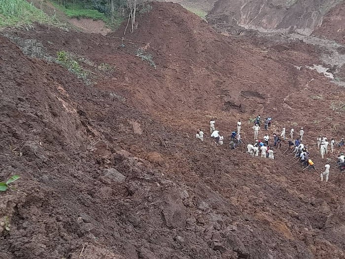 Abaturage bagiriwe inama yo kuba bahagaritse icyo gikorwa