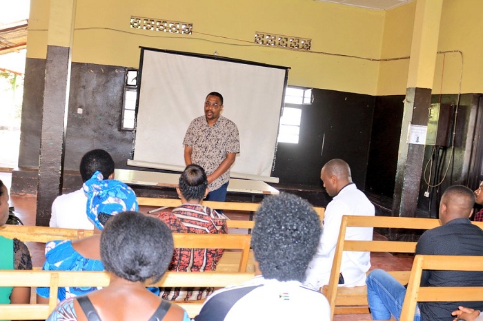 Abakora muri serivisi z'ubuzima bongeye kwibutswa uko Ebola yirindwa haba mu baturage no kwa muganga 