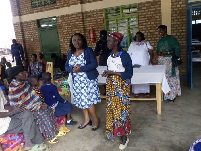 Bishimiye kurara kuri matola batandukana n'amashara