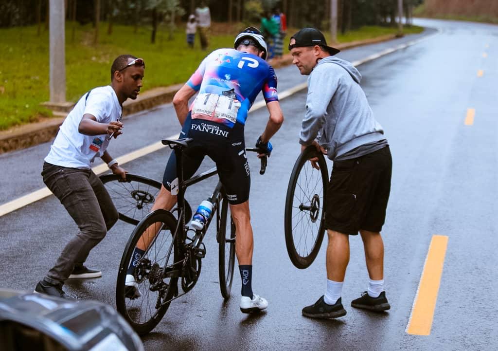 Chris Froome yaje gutobokesha