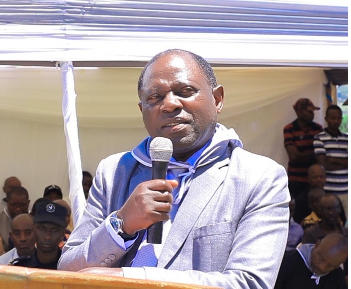 Senateri Nsengiyumva aganira n