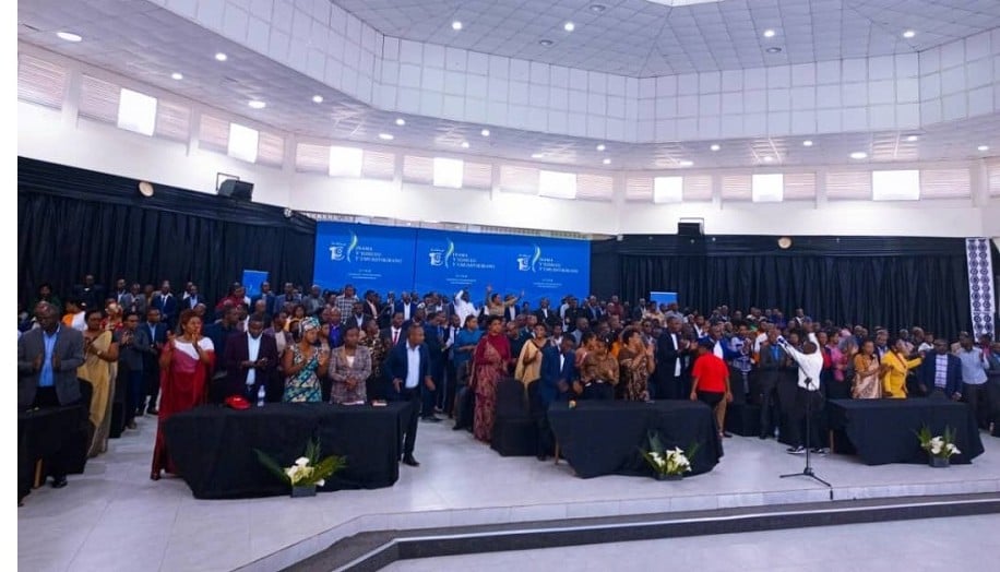 Abaturage bari bitabiriye Umushyikirano bifashishije iyakure