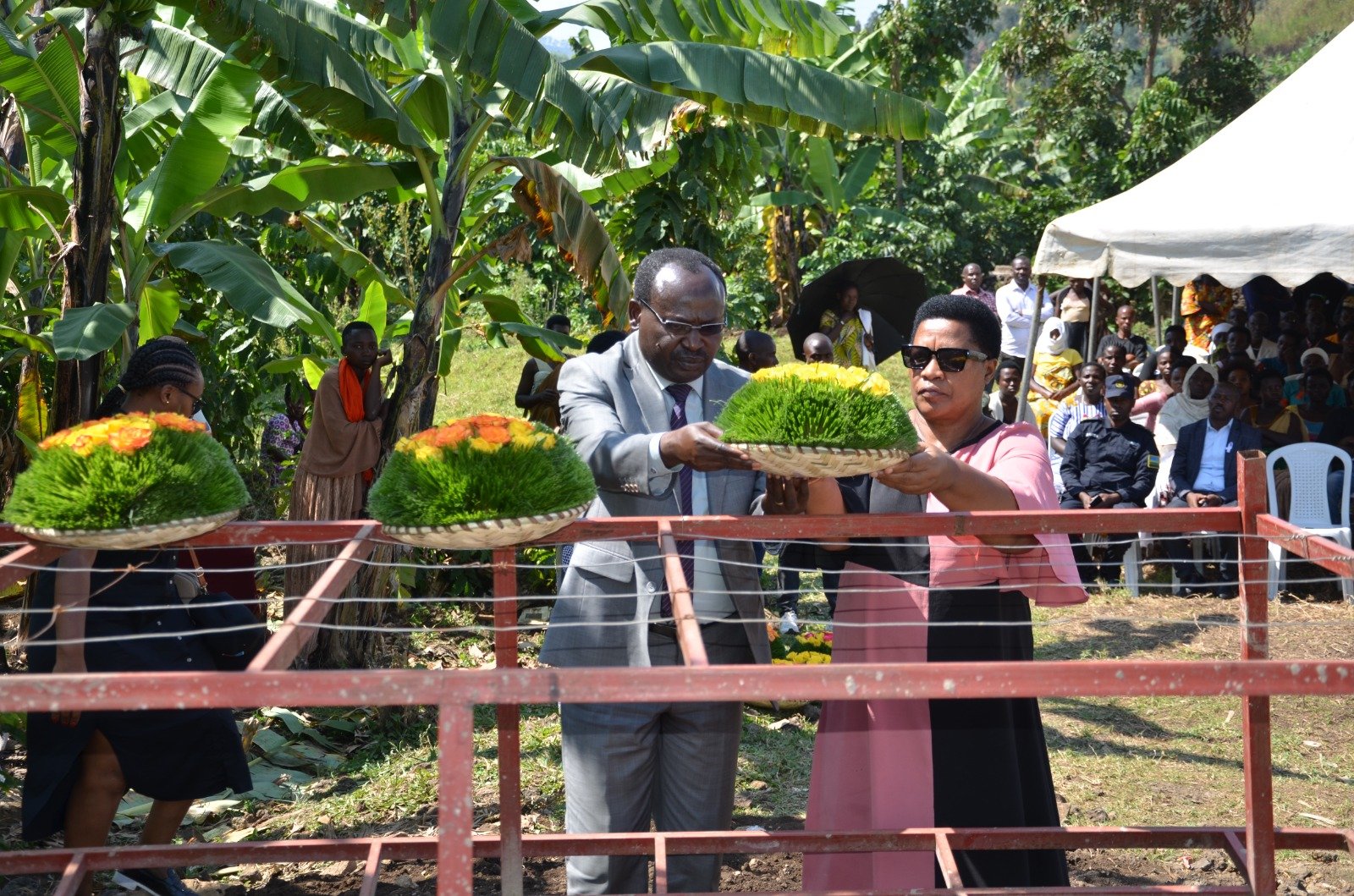Dr Sindikubwabo Jean Nepomuscene na Senateri Mureshyankwano