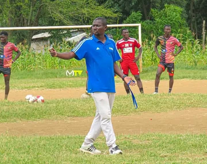 Umurundi Nzeyimana Ismael ni we ushobora kuba umutoza wa Etincelles FC mu gihe cya vuba