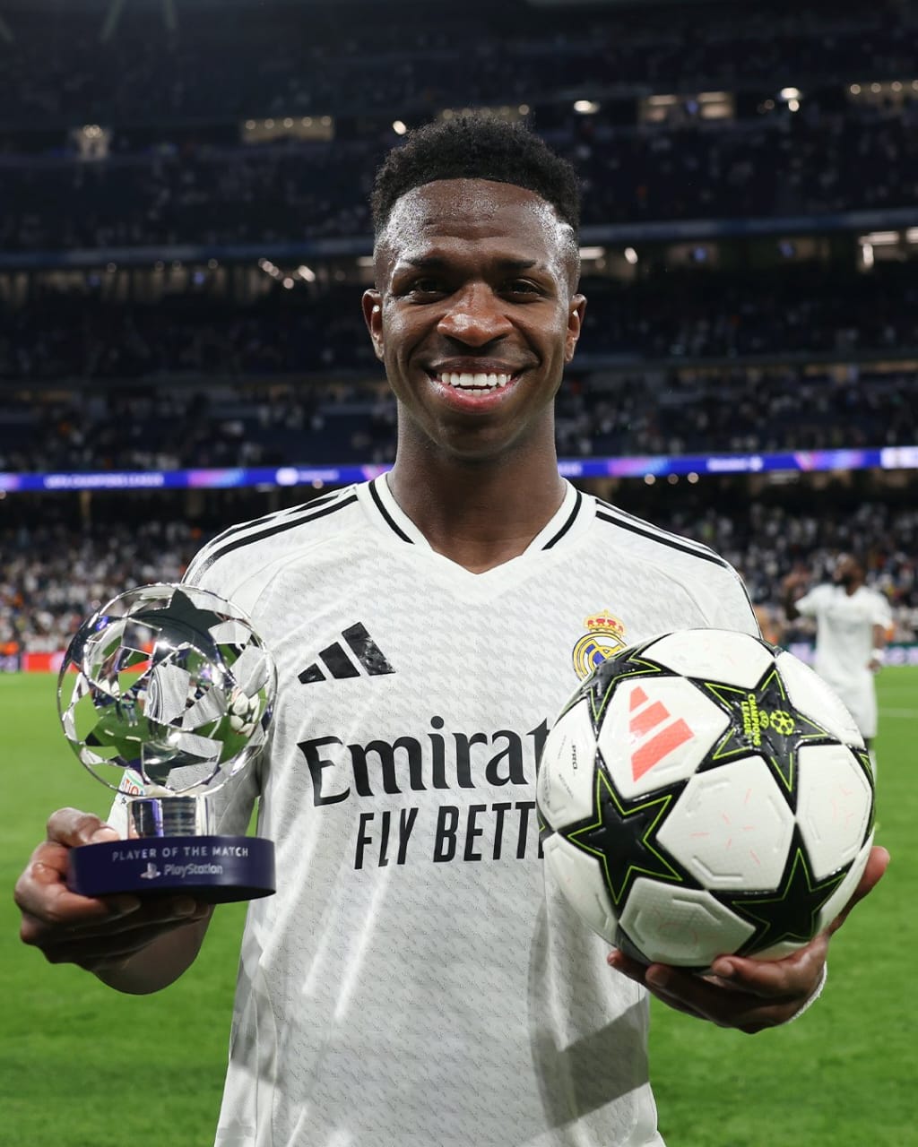 Vinicius yatowe nk'umukinnyi mwiza nyuma yo gutsinda ibitego bitatu wenyine