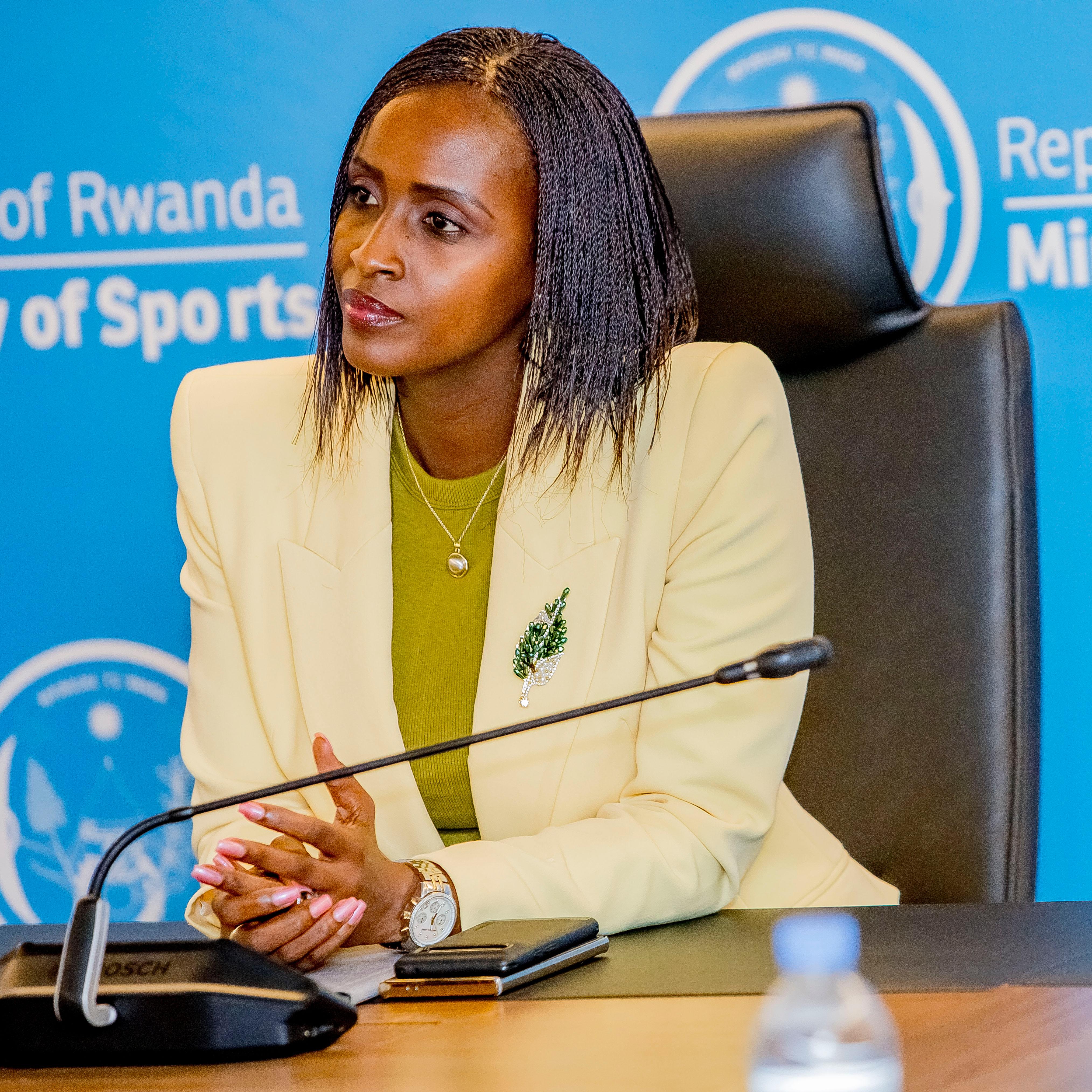 Minisitiri wa Siporo yasabye abakinnyi ko batagomba gutahira kwakira gusa anababwira ko umukino wa Handball ushyigikiwe ndetse anabibutsa ko Abanyarwanda babari inyuma muri iri rushanwa 