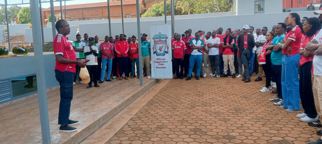 Abakunzi ba Liverpool basuye Urwibutso rwa Nyarubuye,baremera imiryango umunani yarokotse Jenoside