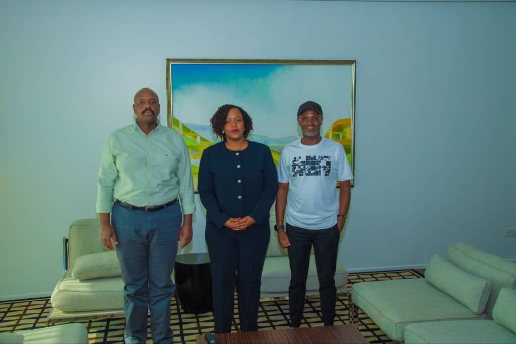 Gen Muhoozi Kainerugaba yagiranye ibiganiro na Claire Akamanzi ku iterambere rya Basketball