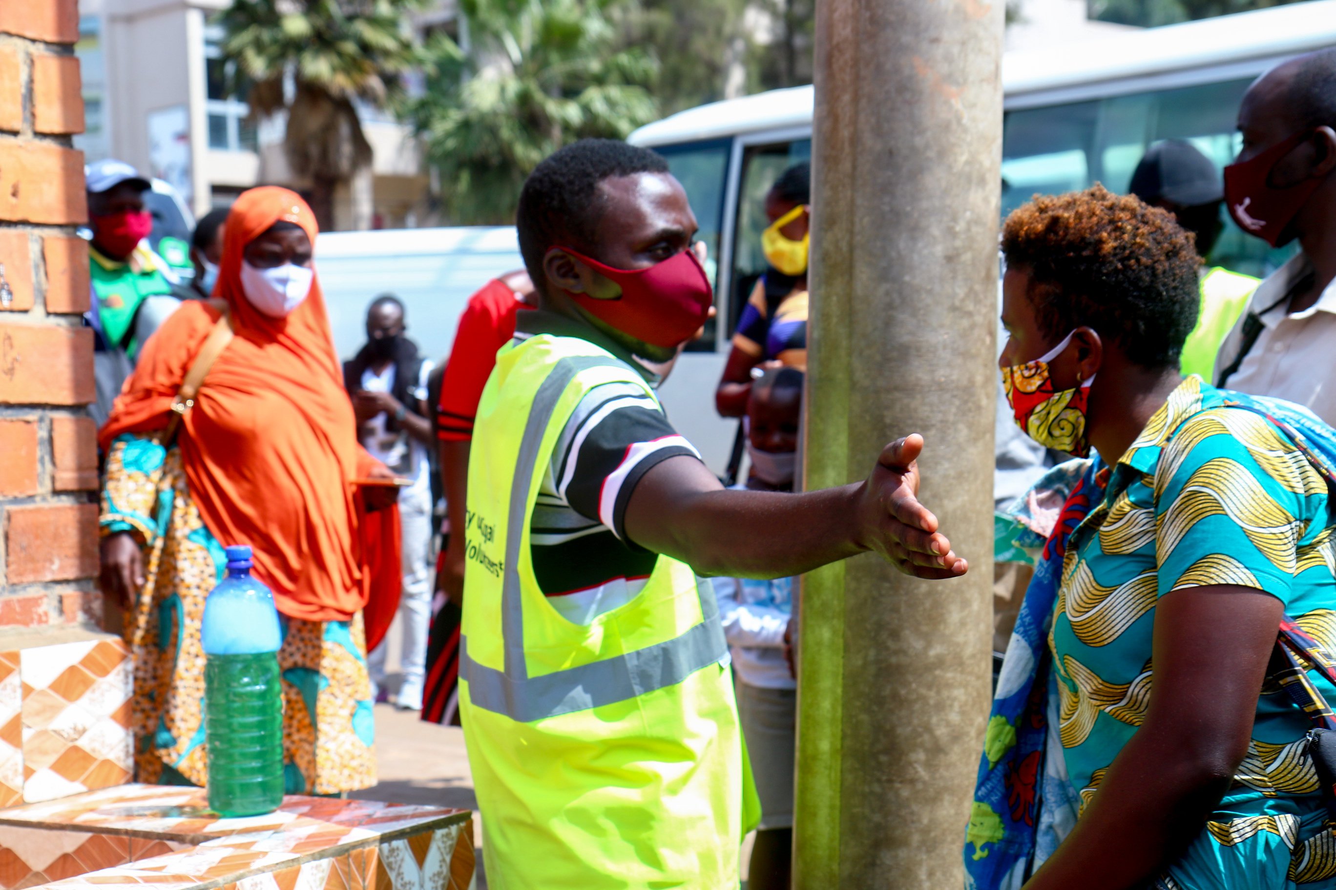 Dore nkawe wambaye nabi agapfukamunwa banza ukambare neza upfuke n'amazuru