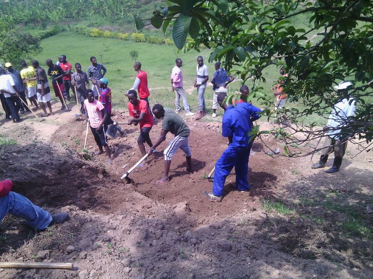 Aha naho ni mu karere ka Kamonyi, naho hakorewe umuganda rusange.