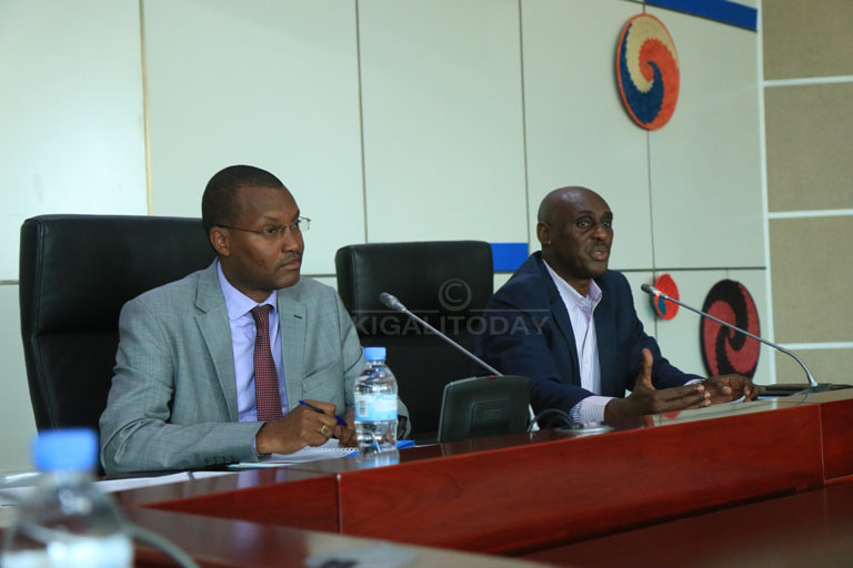 Gerald Mukubu, umuvugizi wa PSF (Iburyo) avuga ko abikorera nabo bagomba kubahiriza igishushanyo mbonera cy