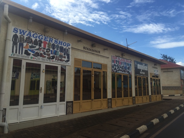 Aha abakunda ibigezweho ( Inkweto n