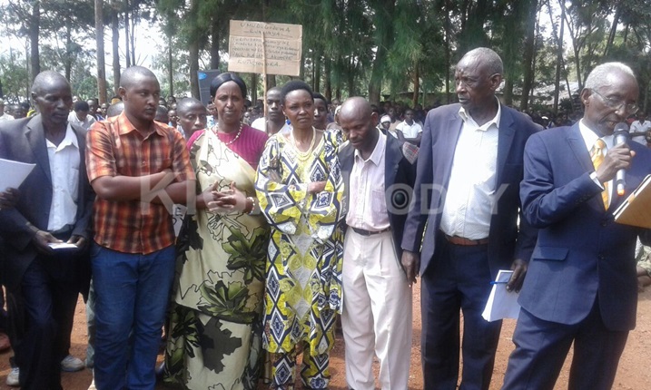 Abaturage bari biteguye kugirana ibiganiro n'abadepite nyuma y'umuganda.