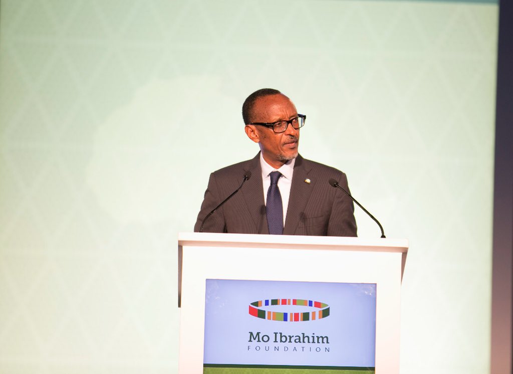 Perezida Kagame yasabye abayobozi kudatwarwa n