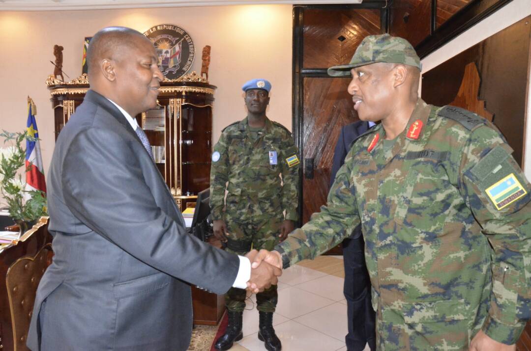 Gen Nyamvumba yagiranye ibiganiro na Perezida Faustin-Archange Touadéra, 