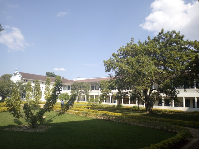 Hagati muri Batiment Central