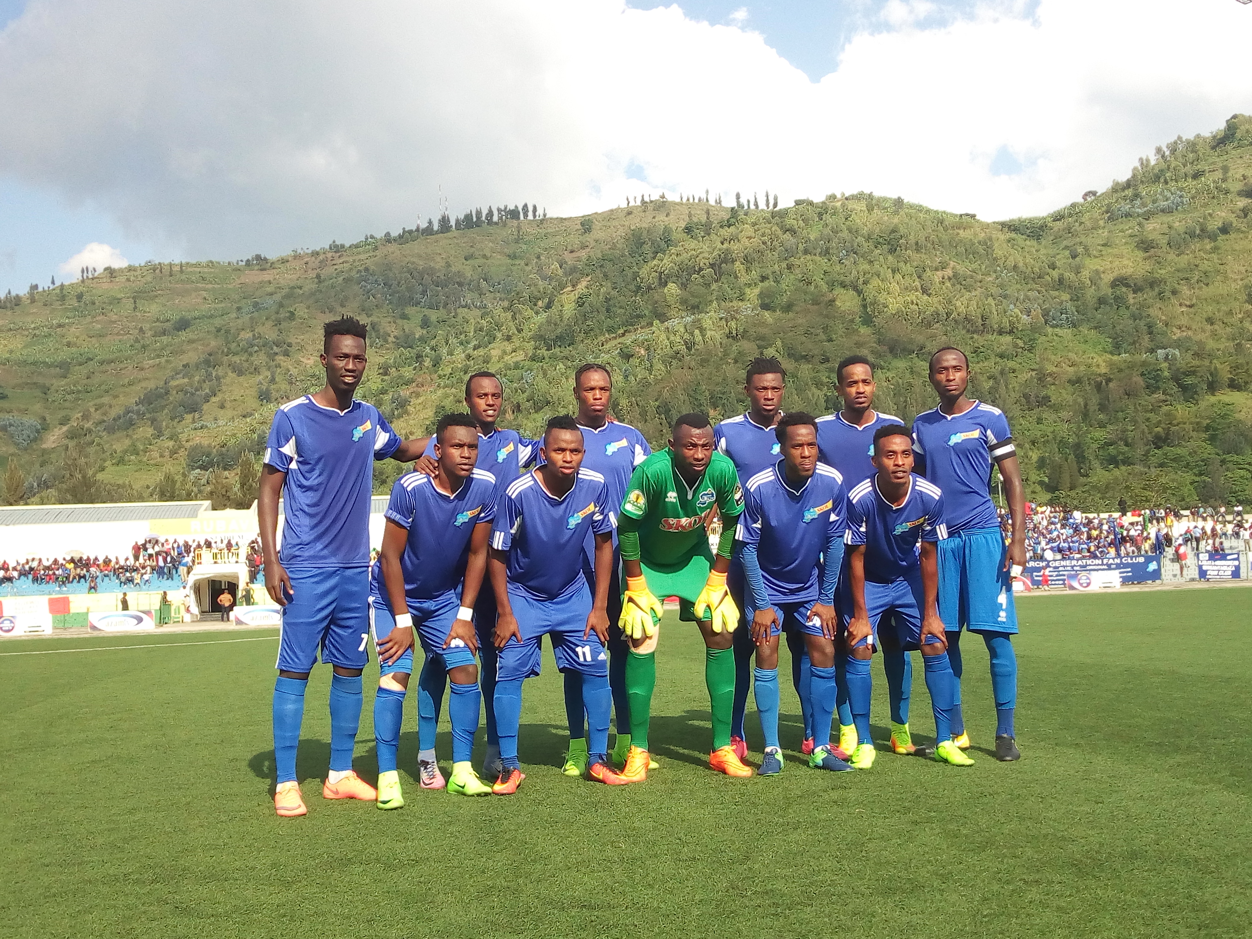 Ikipe ya Rayon Sports yabanje mu kibuga ku mukino ufungura Shampiona